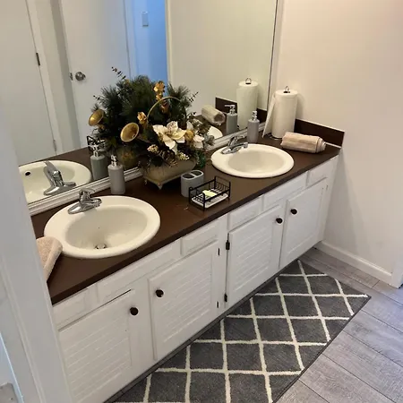 Cozy Private Suite 5 Min From Saint Francis Hospital And Woodland Hills Mall Tulsa Exterior photo