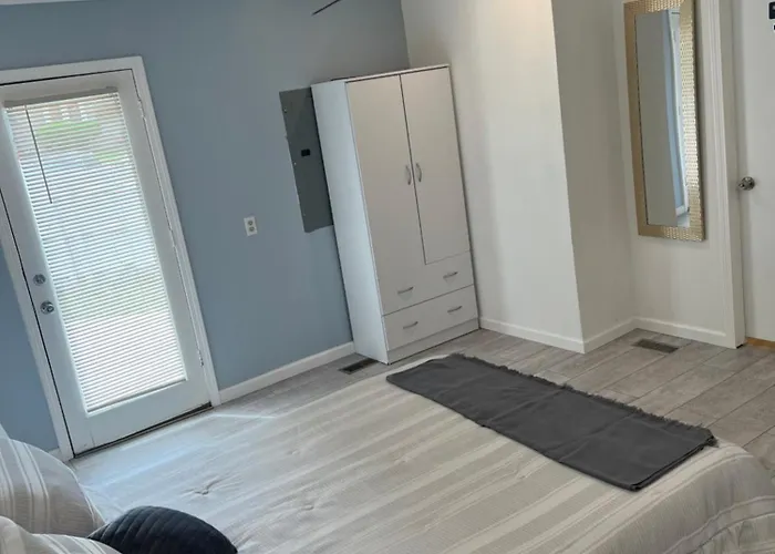 Cozy Private Suite 5 Min From Saint Francis Hospital And Woodland Hills Mall